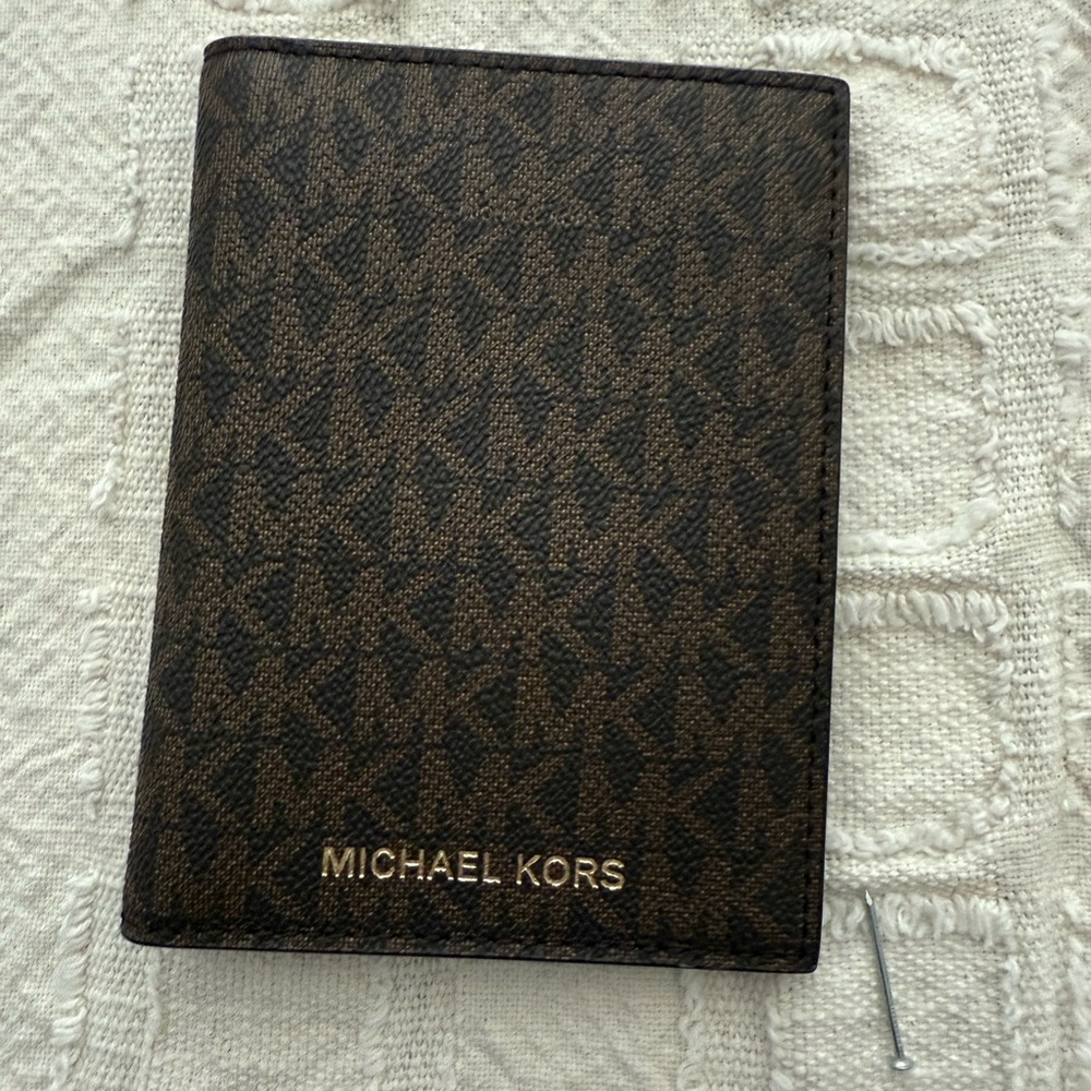 Michael Kors Brown Wallet Sleek Design- New w/o tags